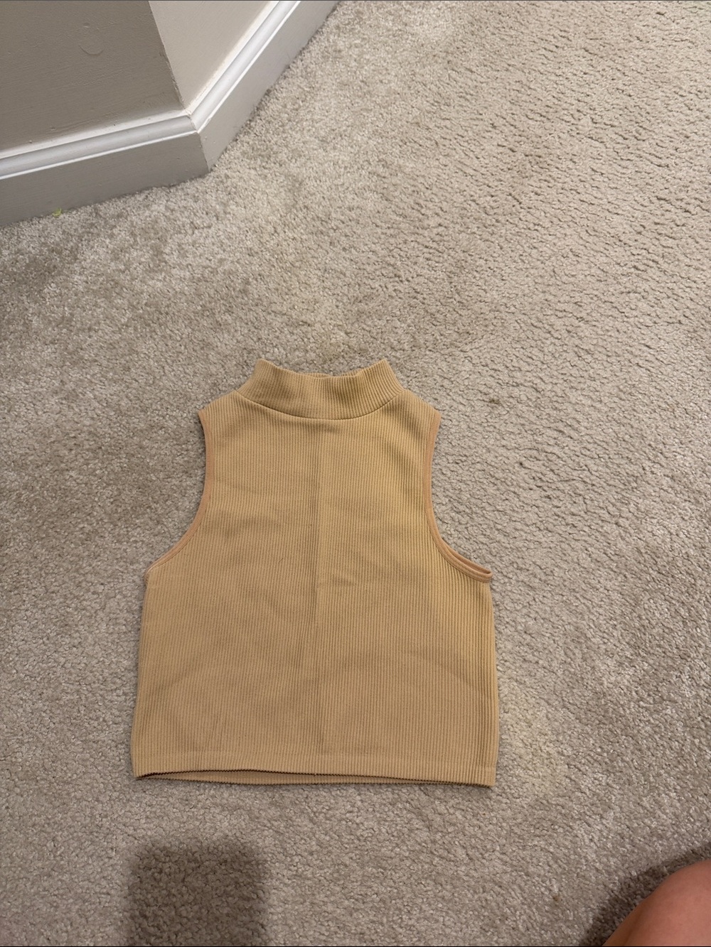 Love Tree Ribbed Mock Neck Tank in Brown Size Small Like New